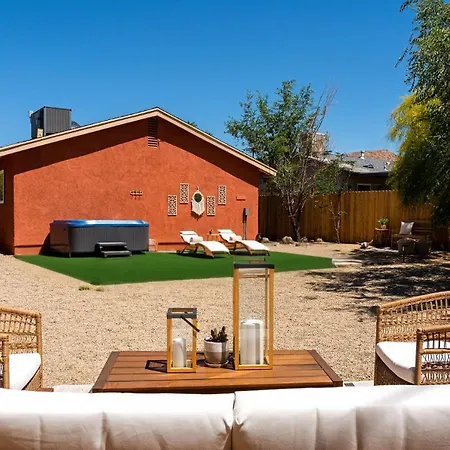Red Rock - Desert Feel - Game Room